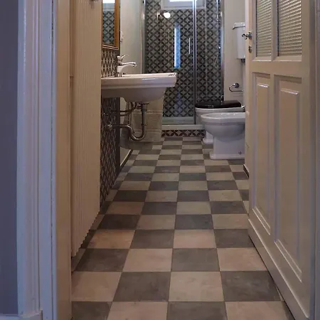 Tra Il Centro E La Stazione Apartment